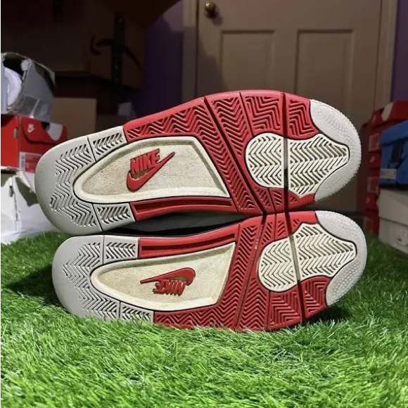 Jordan 4 Fire Red Size 9.5 - Picture 3 of 6